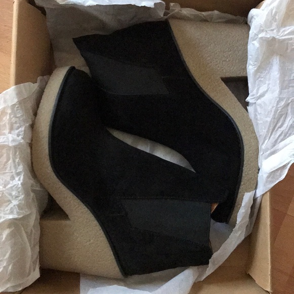 Urban Outfitters Posey Gumsole Boots - Picture 3 of 8